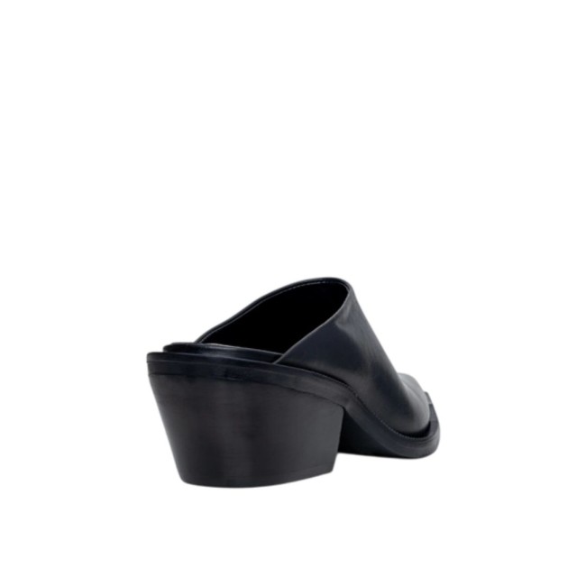 ΓΥΝΑΙΚΕΙΟ MULE ΜΑΥΡΟ CARRANO 616024/FAC01-VEGETAL P.COURO ΓΥΝΑΙΚΕΙΟ MULE ΜΑΥΡΟ CARRANO 616024/FAC01-VEGETAL P.COURO